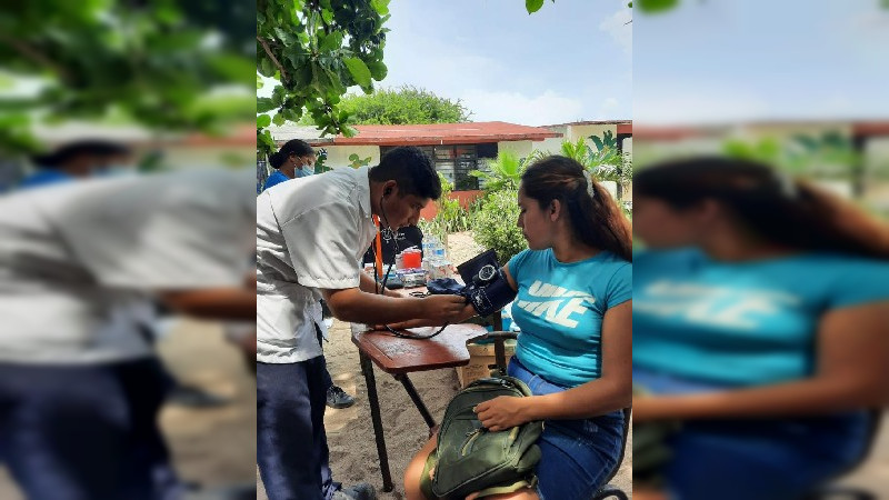 Brigadas de Salud en Tu Familia se encuentran en refugios de la Costa Michoacana 