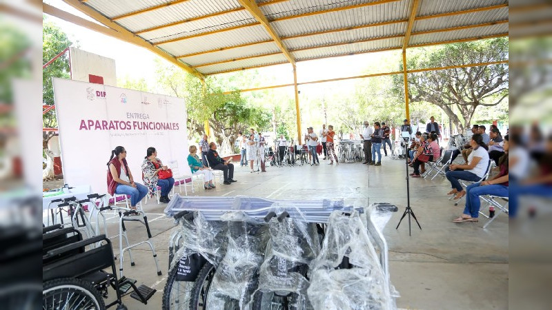 Entrega DIF 319 aparatos funcionales a población de la región Apatzingán 