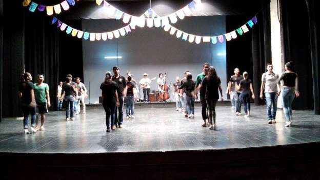 Invitan a estudiantes de derecho a ingresar al Ballet Folklórico Búho Nicolaita 