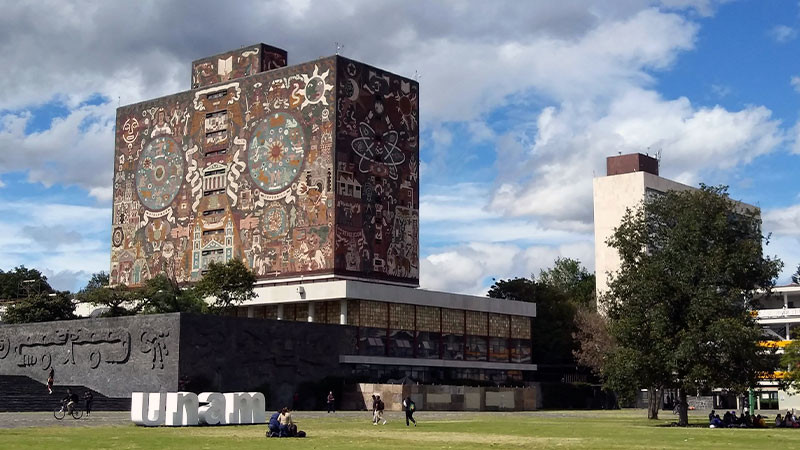 UNAM lanza beca de 10 mil pesos para estudiantes que buscan titularse 