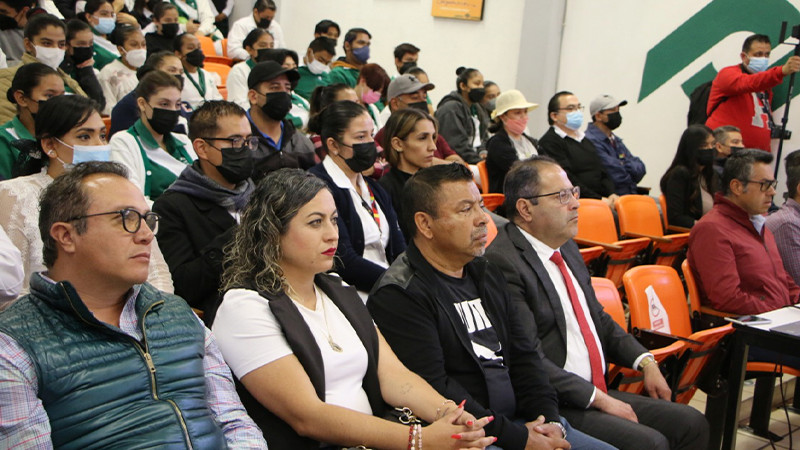 Edil de Ciudad Hidalgo, asiste al informe de actividades y rendición de cuentas del Conalep 