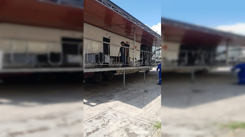 Hospitales móviles en Maruata y Apatzingán continúan ofreciendo servicios médicos