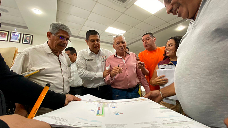 Edil de Uruapan logra acuerdo para continuidad en obra de calle Francisco Villa 