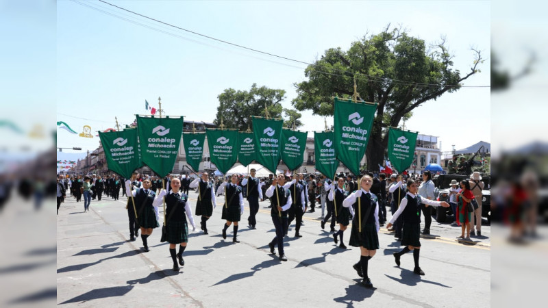 Contingente de más de 8 mil alumnos participa en desfile conmemorativo de Morelos 