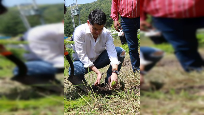 Encabeza Toño Ixtláhuac reforestación en la planta tratadora de aguas residuales