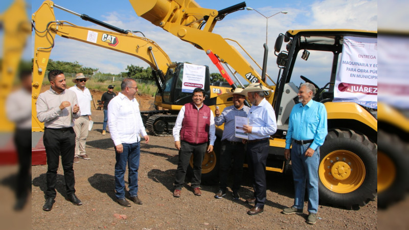 Recibe Ciudad Hidalgo, Retroexcavadora para uso de obras públicas en el Municipio 