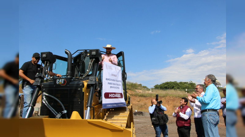 Recibe Ciudad Hidalgo, Retroexcavadora para uso de obras públicas en el Municipio 