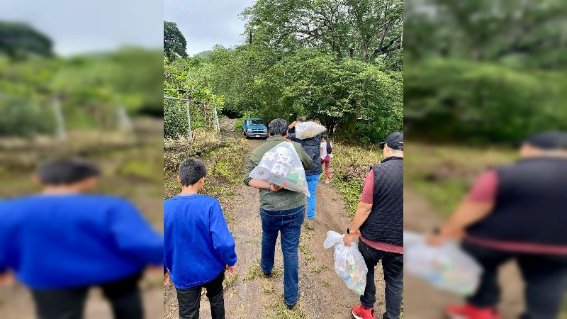 Localidades afectadas por sismo en Michoacán reciben víveres 