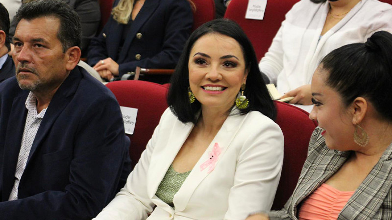 Adriana Hernández inicia actividades por el mes de sensibilización contra el cáncer de mama 