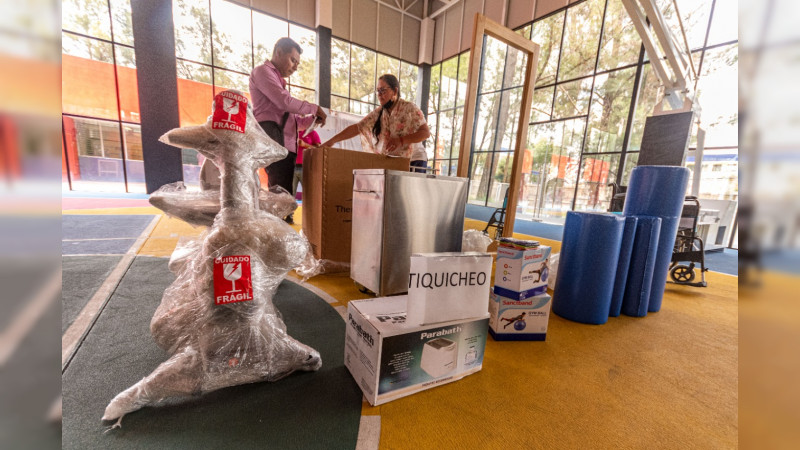 Entrega DIF equipamiento para Unidades de Rehabilitación Básica de Michoacán