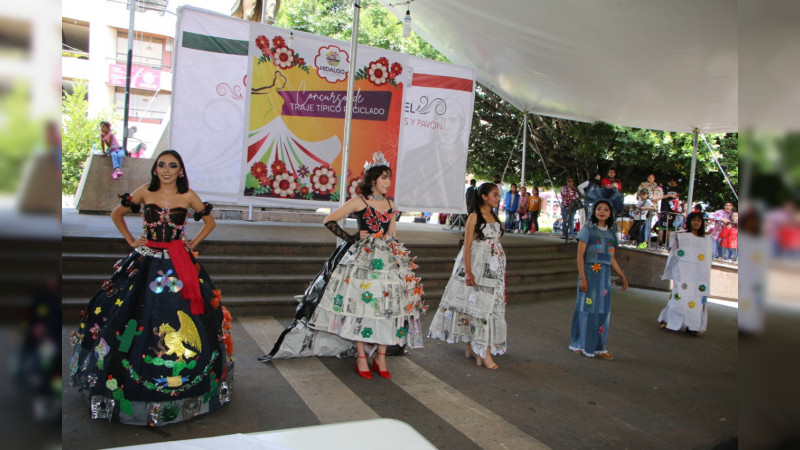 Gobierno Municipal de Ciudad Hidalgo llevó a cabo el Primer Concurso de Traje típico Reciclado “Arte Juvenil por el Medio Ambiente"