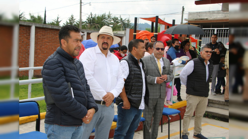 Visita presidente Municipal de Hidalgo, escuelas primarias, para conocer sus necesidades 