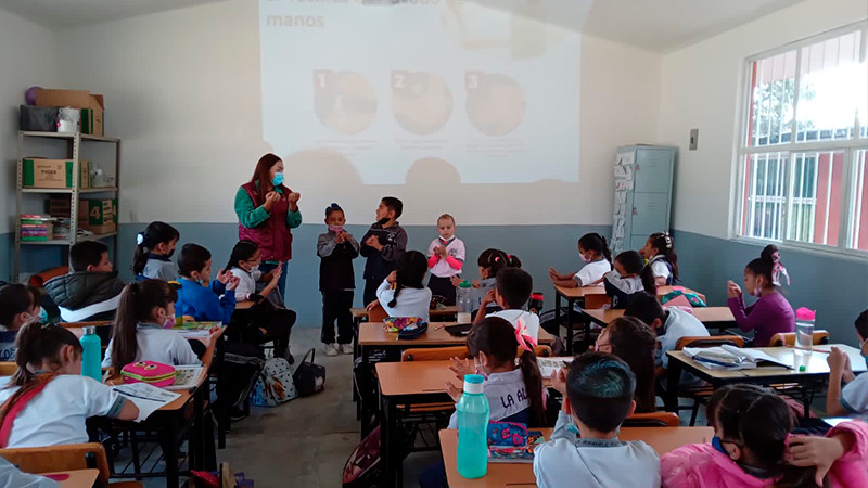 Imparte Coepris taller sobre medidas de higiene y saneamiento básico a primarias