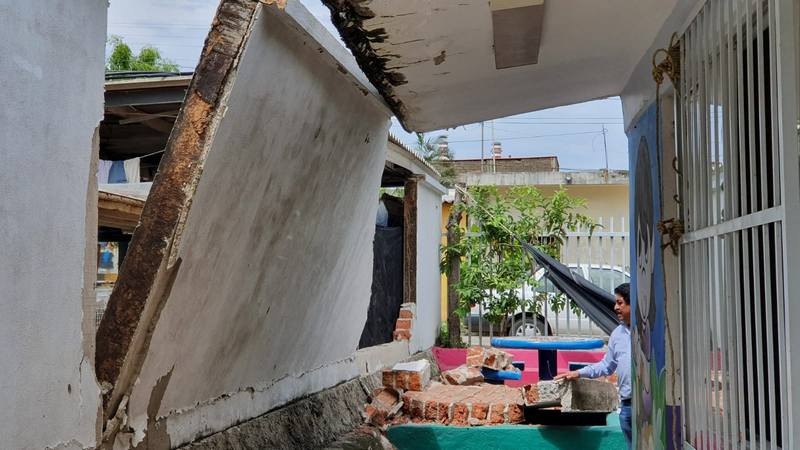Más de 100 escuelas con clases a distancia en Colima por daños tras el sismo 