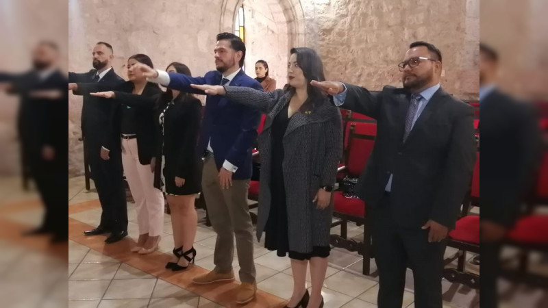 Toma protesta nueva mesa directiva de la Asociación de Egresados de la Facultad de Derecho de la UMSNH