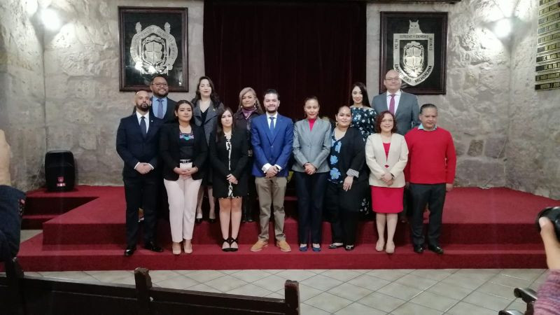 Toma protesta nueva mesa directiva de la Asociación de Egresados de la Facultad de Derecho de la UMSNH