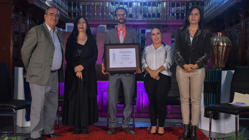 Recibe Antonio Adalberto Cravioto Batarse el Premio Bellas Artes de Novela 2022
