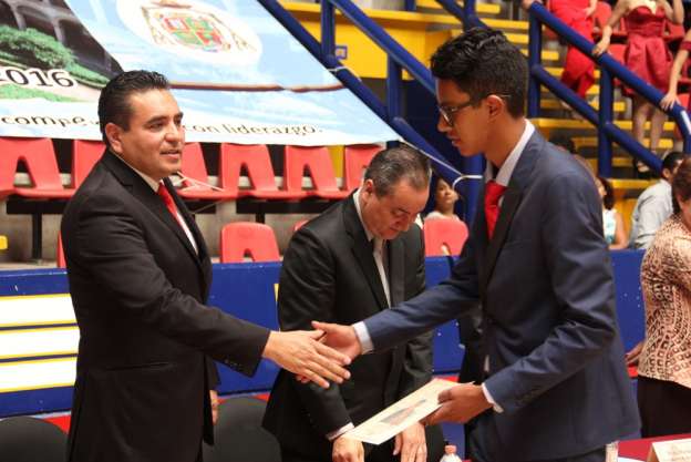 Egresan preparatorianos del Colegio de San Nicolás de Hidalgo - Foto 1 