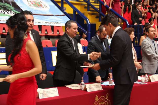 Egresan preparatorianos del Colegio de San Nicolás de Hidalgo - Foto 2 