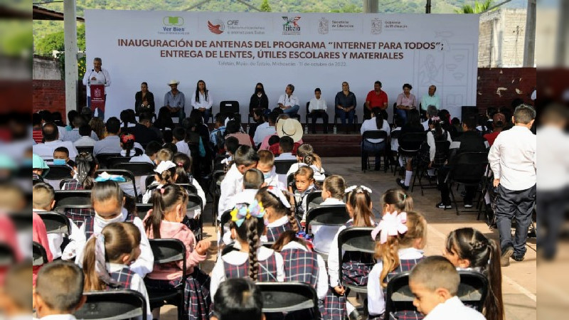 Secretaría de Educación del Estado de Michoacán lleva internet, útiles, lentes y materiales escolares a zonas marginadas