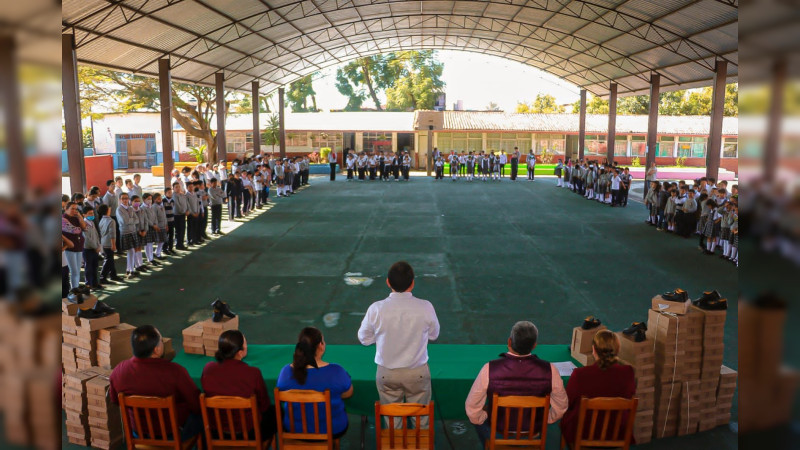 Gobierno municipal de Uruapan continúa con el apoyo a la educación 