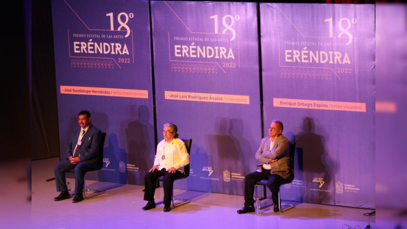 Entregan el Premio Estatal de las Artes Eréndira 2022 en Michoacán
