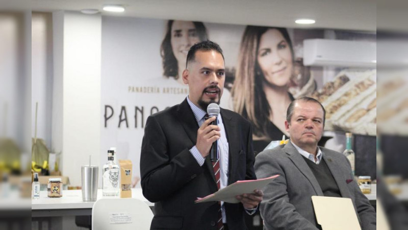 Entrega Icatmi acreditaciones a miembros de la Canainpa