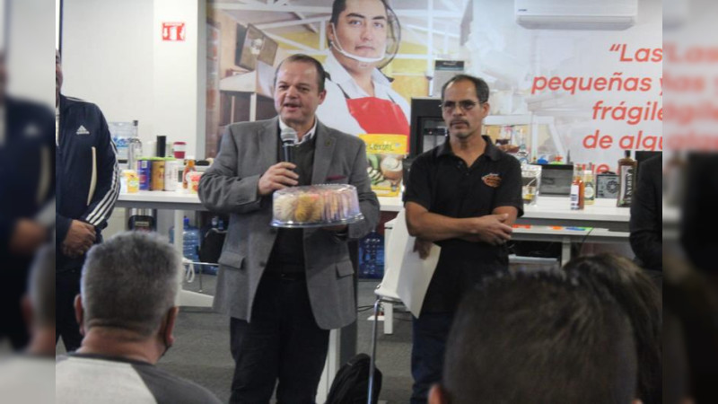 Entrega Icatmi acreditaciones a miembros de la Canainpa