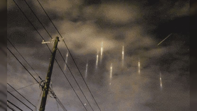 Internautas captan extrañas luces en el cielo de Japón 