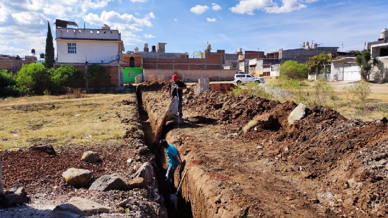 Inicia construcción de drenajae sanitario en la Colonia Los Reyes en Ciudad Hidalgo, Michoacán 