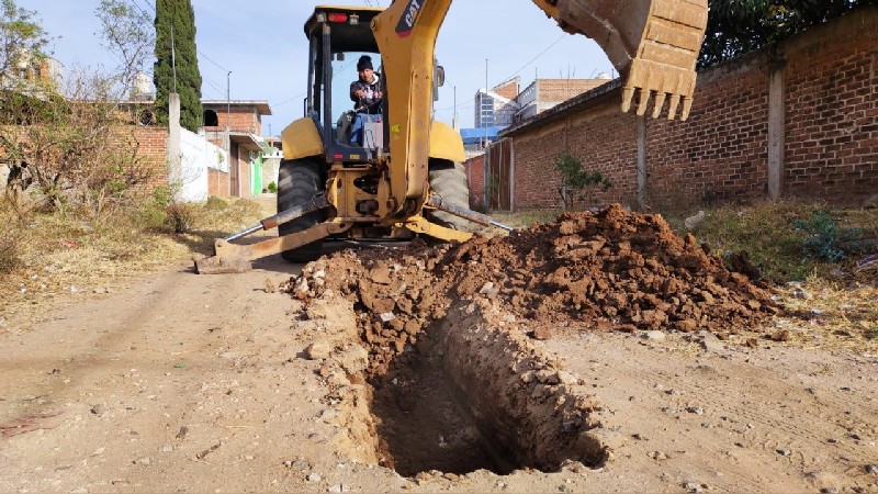 Inicia construcción de drenajae sanitario en la Colonia Los Reyes en Ciudad Hidalgo, Michoacán 