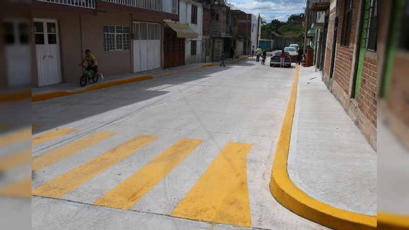 Téllez Marín inaugura pavimentación hidráulica en la calle Los Fresnos en Ciudad Hidalgo, Michoacán 