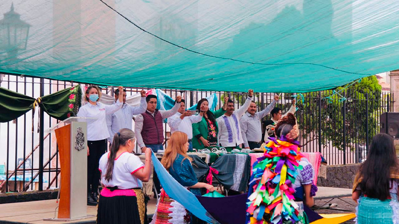 Conmemoran Día de la Resistencia Indígena en Uruapan, Michoacán 