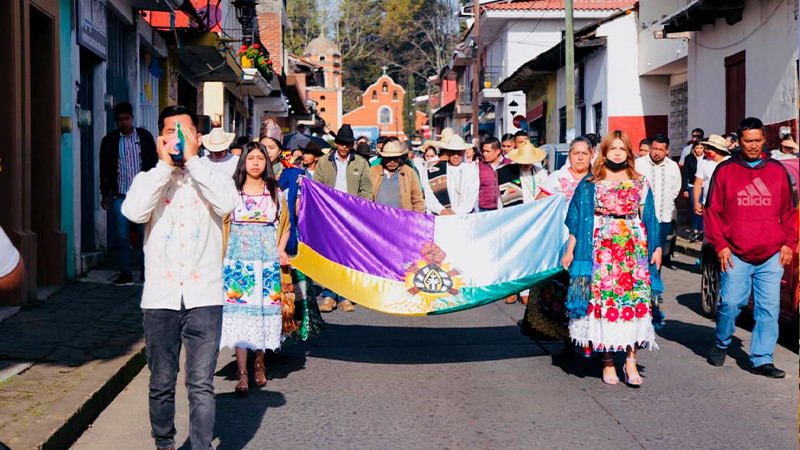 Conmemoran Día de la Resistencia Indígena en Uruapan, Michoacán 