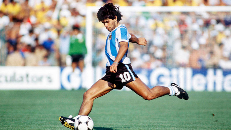 Subastarán el balón de la Mano de Dios de Maradona por cerca de 3 millones de euros 