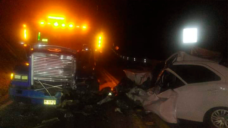Choque entre un vehiculo y tráiler en la autopista Siglo XXI deja un muerto