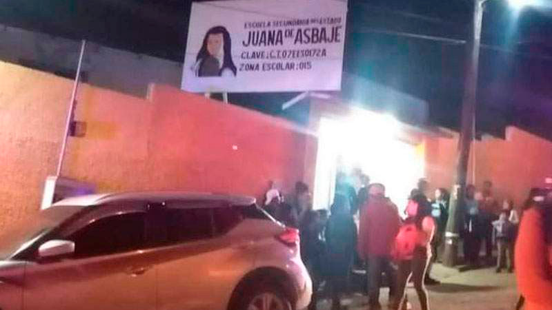Padres de alumnos intoxicados exigen la destitución del director de la secundaria Juana de Asbaje, en Bochil  
