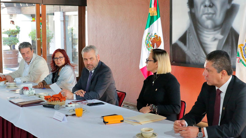 Bedolla solicita a Secretaría de Educación recursos extraordinarios en apoyo a la UMSNH  