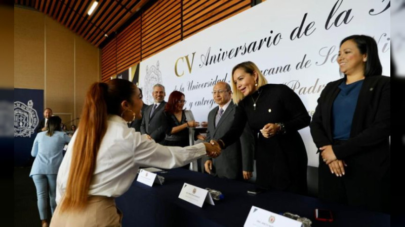 SEE reconoce labor de la UMSNH en su aniversario