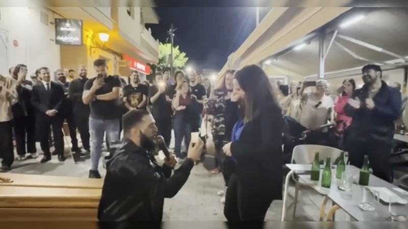 Hombre pide matrimonio vestido de Darth Vader; sucedió en Fortuna, España