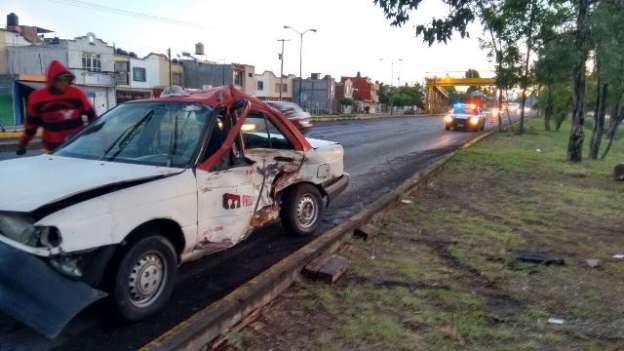 Una persona lesionada tras accidentarse un taxi, en la capital michoacana - Foto 0 