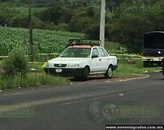 Localizan a persona ejecutada dentro de taxi en Charapan, Michoacán - Foto 1 