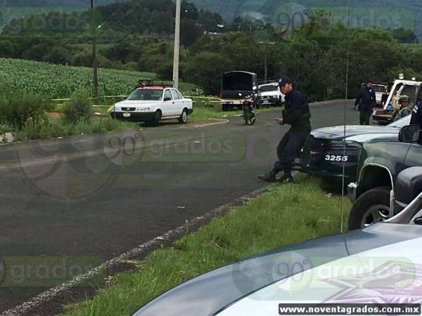 Localizan a persona ejecutada dentro de taxi en Charapan, Michoacán - Foto 2 