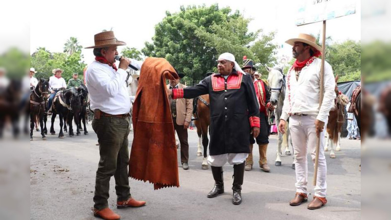 Realizan en Apatzingán las cabalgatas Morelos y Constitución de 1814 en sus ediciones 30 y tercera
