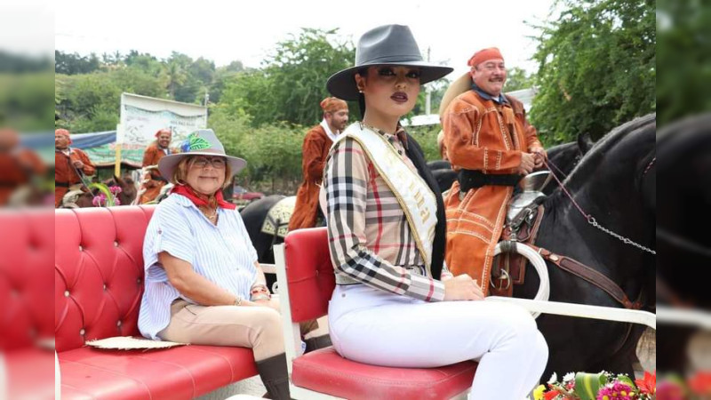 Realizan en Apatzingán las cabalgatas Morelos y Constitución de 1814 en sus ediciones 30 y tercera