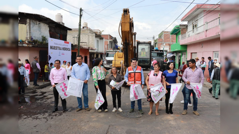 Renueva Gobierno de Zitácuaro servicios básicos de la calle Moctezuma poniente  