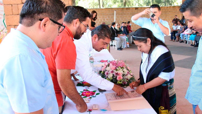 Realiza Registro Civil matrimonios colectivos en Pátzcuaro