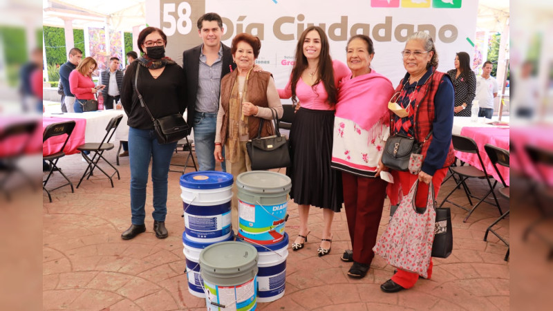 En el Día Ciudadano, Antonio Ixtláhuac entrega pelucas oncológicas a mujeres con cáncer