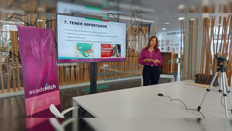 Destacan avance de la industria michoacana del mezcal 