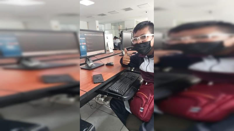 Participan estudiantes del Cecytem Irapeo en Olimpiada de Informática